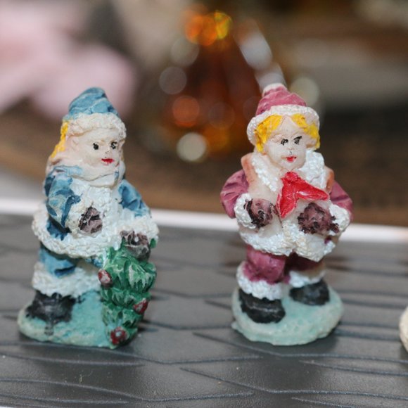 Large pieces CHRISTMAS VILLAGE Figurine Lot People Accessories figures lot #4 - Picture 3 of 8